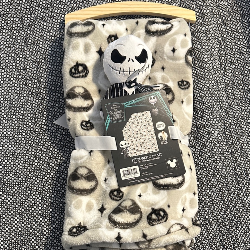 Disney Nightmare Before Christmas Dog Blanket & Toy Set - Black and White